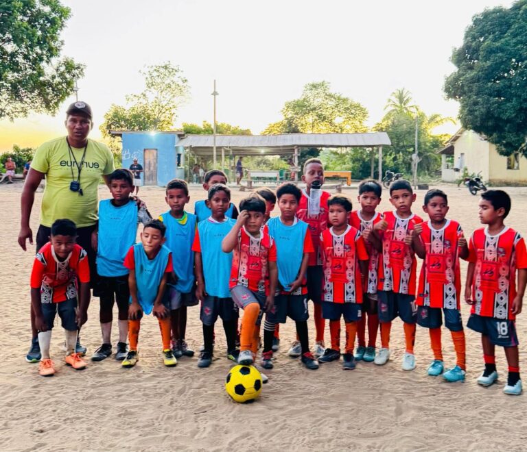ESPORTE NAS ALDEIAS: SEPOCS promove treinos de futebol para povo Pataxó da Bahia no dia do esportista